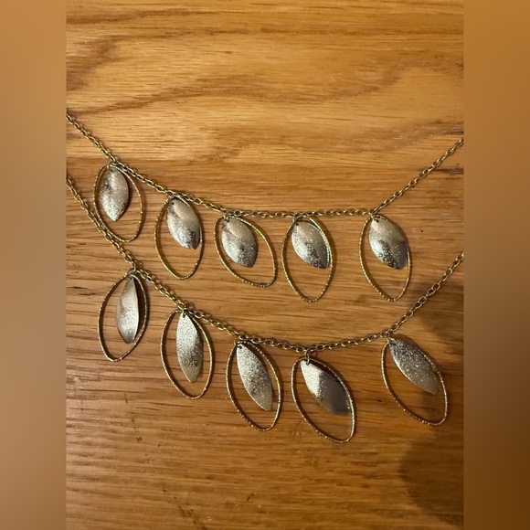 Two-tier layered metal necklace - Picture 10 of 14